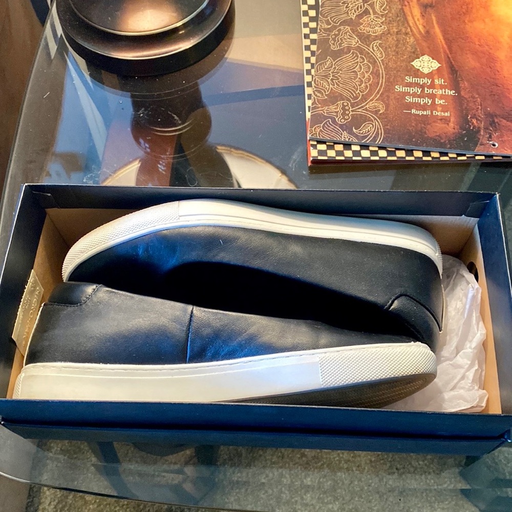 Kenneth Cole Flat - Picture 9 of 9